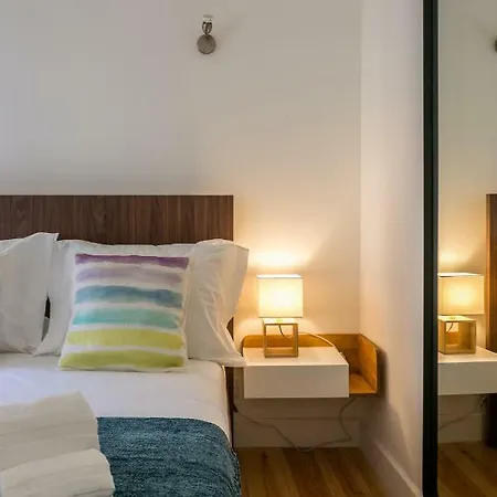 Hip Tailor Made Flat In Bairro Alto Lejlighed