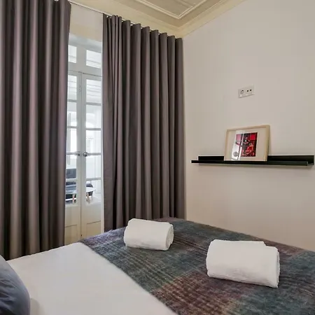 Hip Tailor Made Flat In Bairro Alto 아파트 *