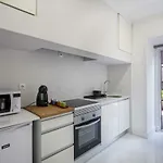 Hip Tailor Made Flat In Bairro Alto 公寓 *