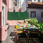 Hip Tailor Made Flat In Bairro Alto 公寓