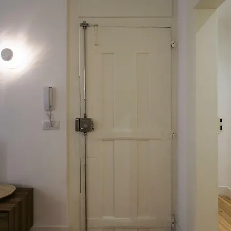 Hip Tailor Made Flat In Bairro Alto * ליסבון