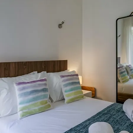 Hip Tailor Made Flat In Bairro Alto * ליסבון
