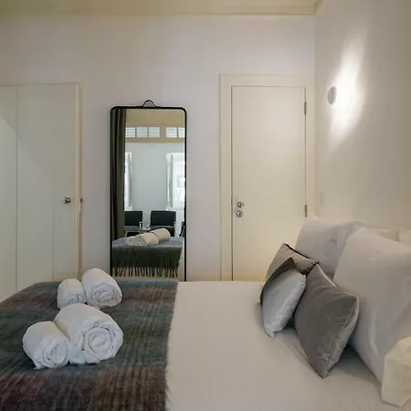 Hip Tailor Made Flat In Bairro Alto Lisbona