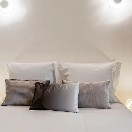 Hip Tailor Made Flat In Bairro Alto Lisbona