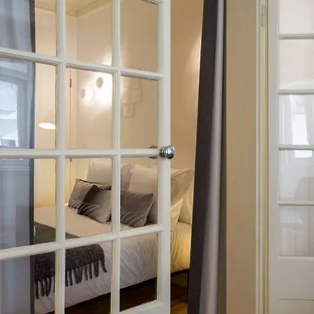 Hip Tailor Made Flat In Bairro Alto Lisbona
